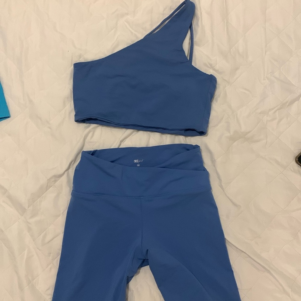 5B. NYC blue tank/bike set.
